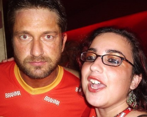 Stalking Gerard Butler at Rio Carnival 2010... photo: Gerard's friend