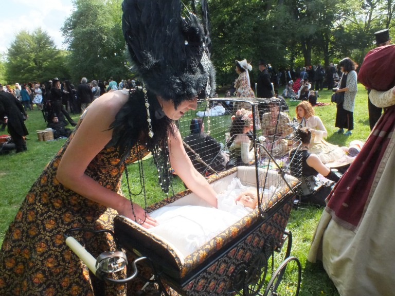 maeshelle west-davies for Leipglo at WGT Goth Festival Victorian Picnic at Clara Zetkin Park, for questions about custom costumes and baby buggies contact jtbglasdesign@email.de