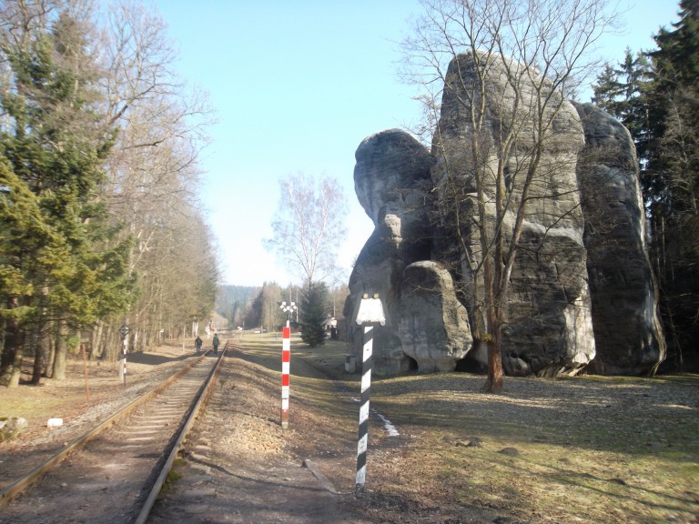 When I lived in Wrocław, I went on a day trip with friends that included the Adršpach-Teplice Rocks. They cover 17 square kilometers in the Czech Republic, close to the Polish border. By car, it's less than 2 hours from Wrocław, 2.5 hours from Prague, and 4.5 hours from Leipzig. It was a splendidly sunny day, which helped imprint the experience in my memory. The weather made the unusual, fantastic shapes of the sandstone rocks perfectly crisp. https://leipglo.com