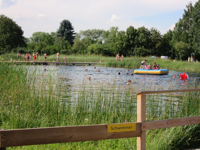 An afternoon in Lindenthal can be quite refreshing - all natural pond makes you feel like a happy duckie. https://leipglo.com