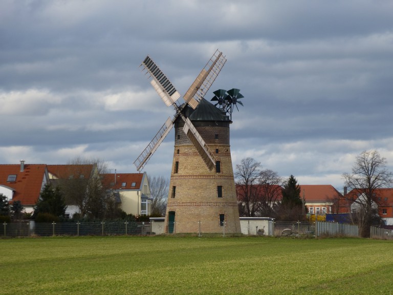 An afternoon in Lindenthal can be quite refreshing - all natural pond makes you feel like a happy duckie. https://leipglo.com