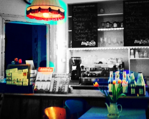 homeLE bar at night. Photo courtesy of Maike Steuer. Photo art: LeipGlo.