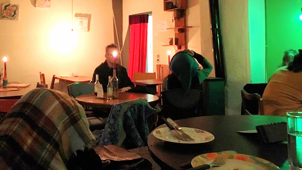 An evening at Pizza LAB in Leipzig Lindenau - like a house party. Photo: Tayyibe Armagan