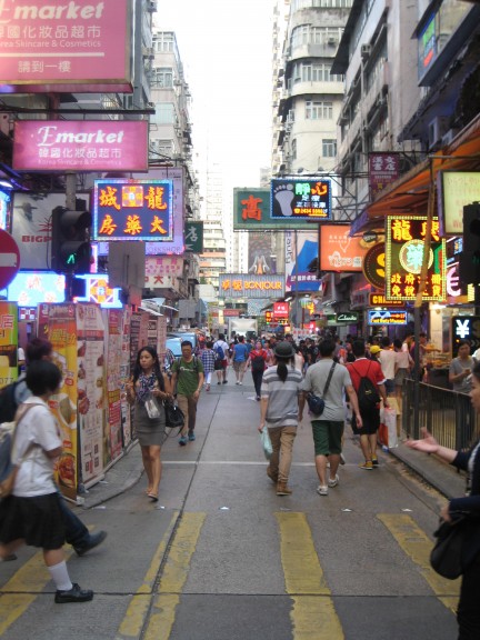 Food-hunting in Hong Kong. (Photo: Ana Ribeiro)