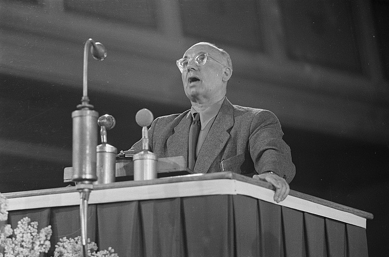 Johannes R. Becher, East German Minister of Culture in a speech in 1951: “Are you not ashamed of yourself, you old sow?!” (photo: Deutsche Fotothek, Roger Rössing, Renate Rössing)