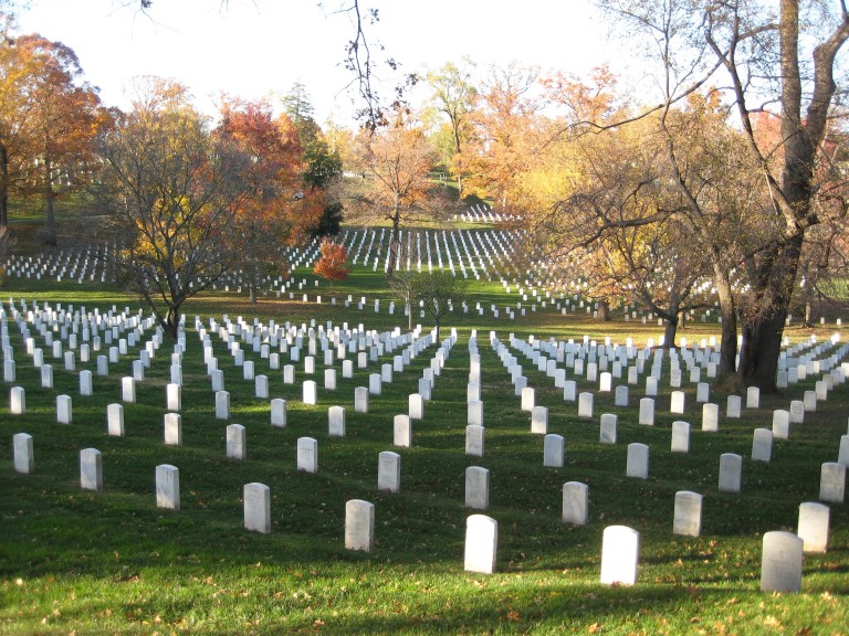 Dead people as far as the eye can see: Arlington National Cemetery outside Washington, D.C. (Photo: Maximilian Georg)