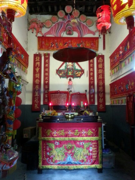 A single-room temple in Hong Kong. (Photo: Helena Flam)