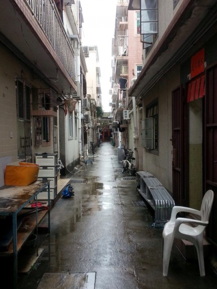 Axial street leading to temple, Hong Kong. (Photo: Helena Flam)
