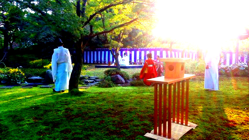 Reenactment of old Japanese ceremony in Kyoto. (Photo: Helena Flam; photo editing: Ana Ribeiro)