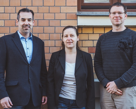 Scott Galvão (left), Anja Galvão and Eduard Gerristen, founders and heads of InterCultural Elements, in Stötteritz. (Photo: Sonia Blade, www.soniablade.com)