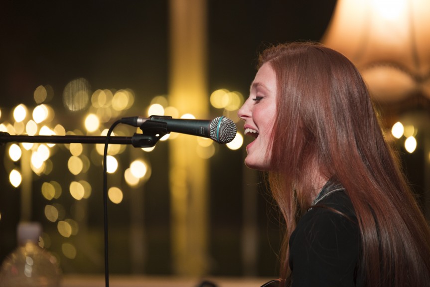 Wallis Giunta singing country classics at the Cocktail Open Mic, 2 February 2018. (Photo: Kate Hiller)
