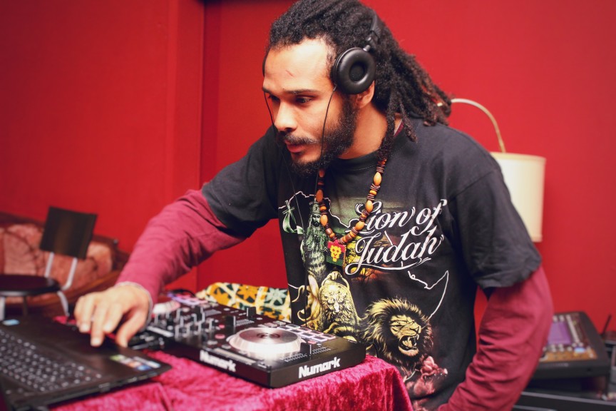 DJahmain - calypso, afrobeat and reggae, at Cocktail Open Mic 2. (Photo: Sarah Alai)