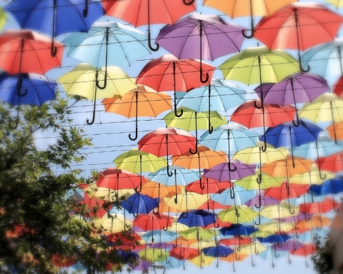 Dreamy Ukrainian poem wins 1003 Nights contest. (Photo art: Ana Beatriz Ribeiro)