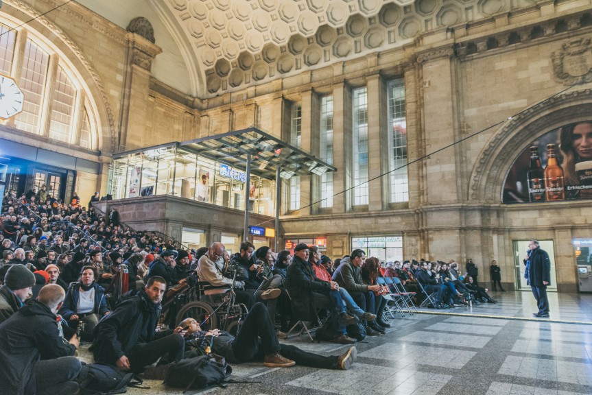 Scores of people crowded into Hbf Osthalle on 29 Oct to watch "Meeting Gorbachev." (Photo: Justina Smile Photography)