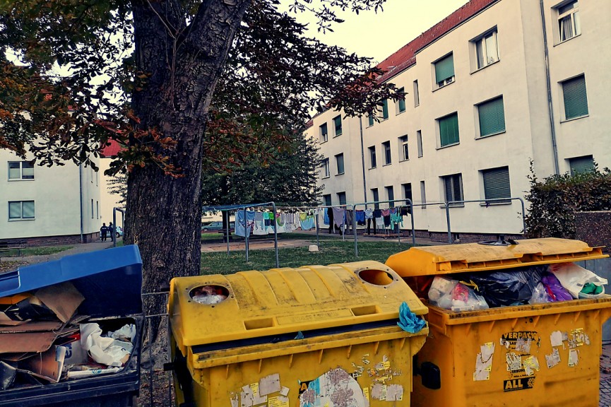 Plastic containers brimming with waste in Neu-Lindenau. (Image © Kapuczino)