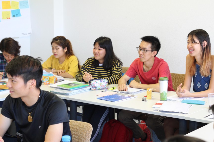 Some of the Vietnamese students at inlingua knew each other from back home, and have remained close friends in Germany. (Photo: Sarah Alai / LeipGlo)