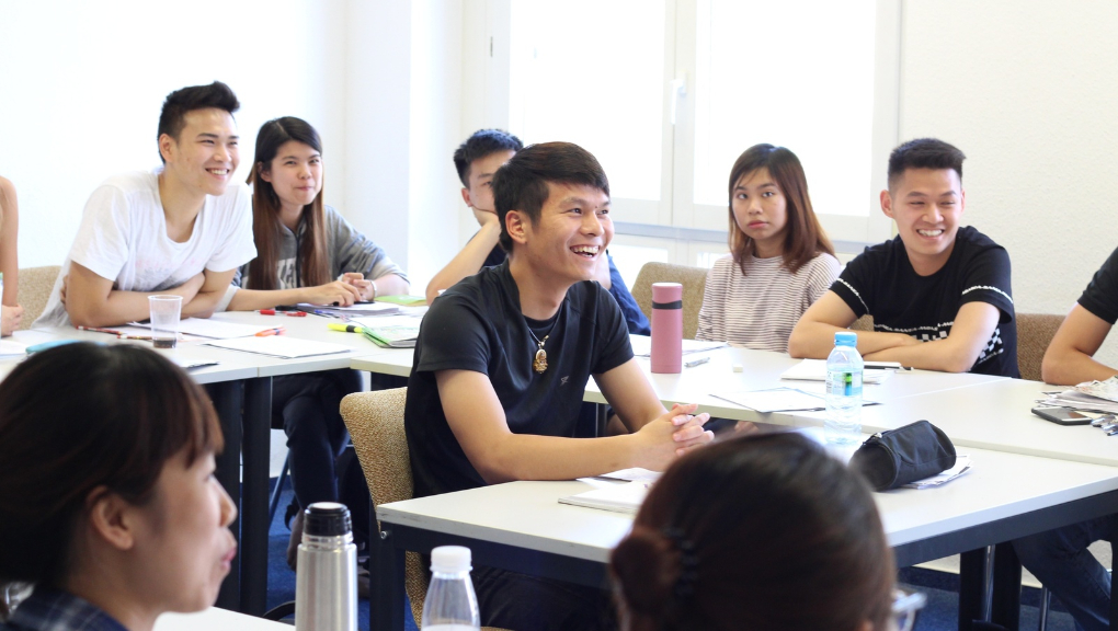 Young Vietnamese students finishing their five-month course at inlingua, August 2018. (Photo by Sarah Alai / LeipGlo)