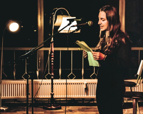 Julie Schöttner, winner of 1003 Nights Contest, at Cocktail Open Mic, 14.09.2018. (Photo © Rico Molaro / Opera on Tap)
