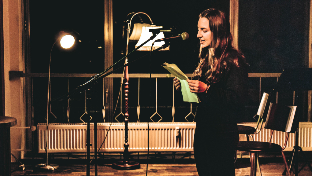 Julie Schöttner, winner of 1003 Nights Contest, at Cocktail Open Mic, 14.09.2018. (Photo © Rico Molaro / Opera on Tap)