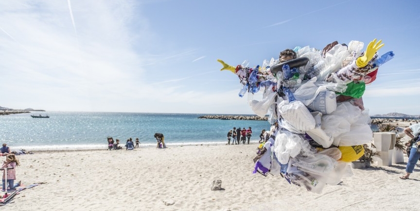 Plastic waste weighs all of us down. (Photo: public domain)