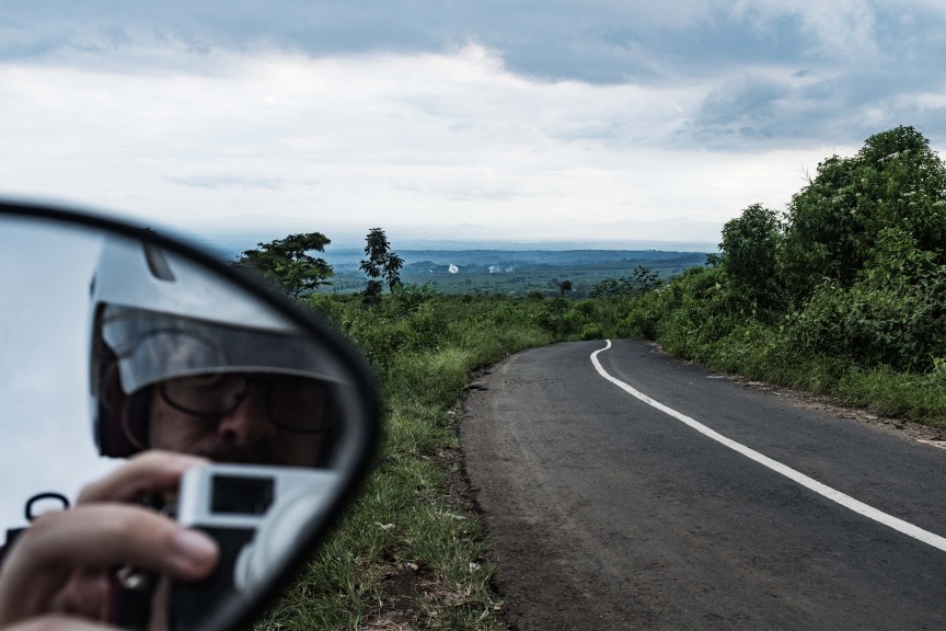 Berliner Sebastian Jacobitz on his scooter at Ijen. (Photo © Sebastian Jacobitz)