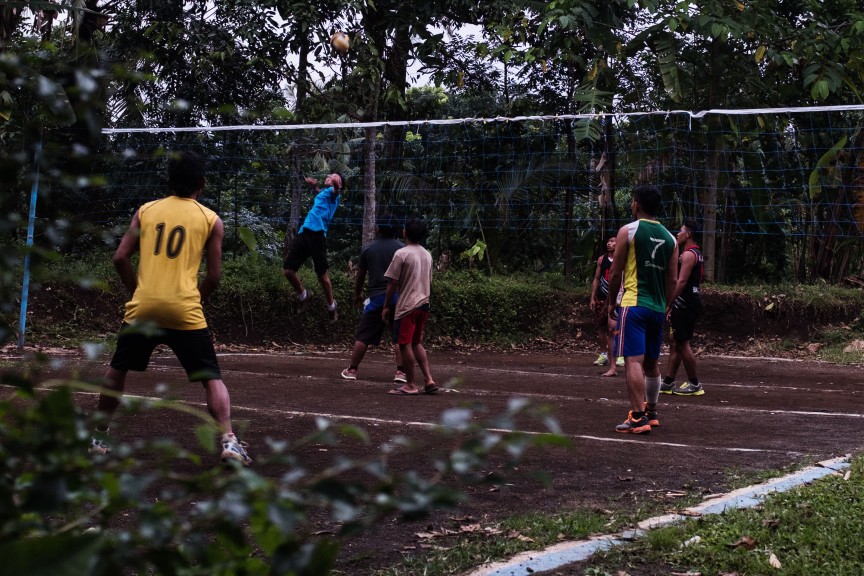 A game of volleyball in Java, Indonesia. (Photo © Sebastian Jacobitz)