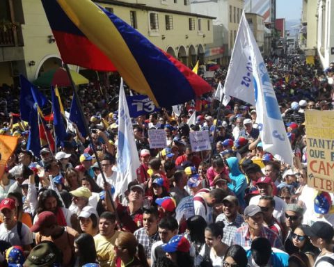 Venezuelans protesting against Maduro. (Photo: Elsy Oviedo)