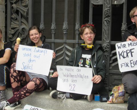 Teenagers with Extinction Rebellion Youth chain themselves to Leipzig City Hall