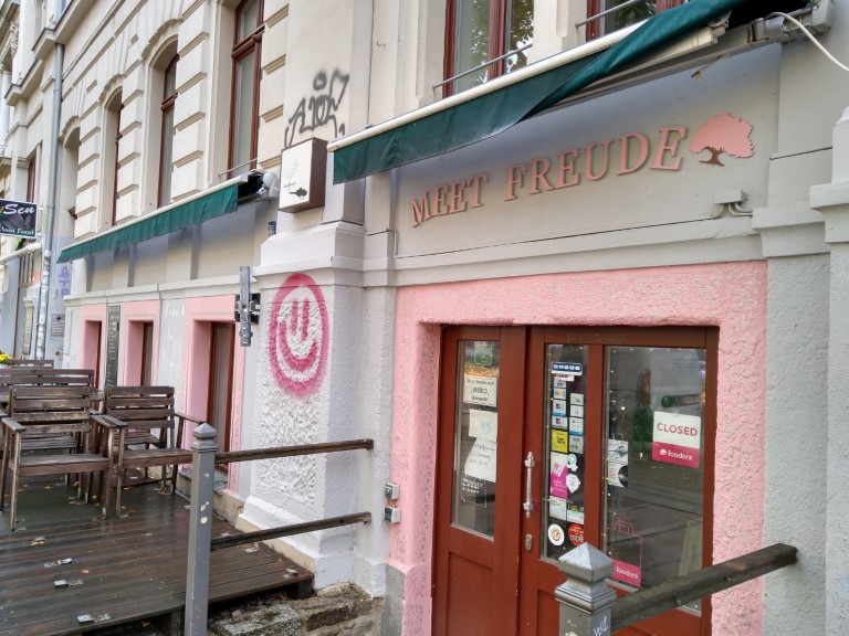 Entrance to Meetfreude, Korean restaurant in Leipzig