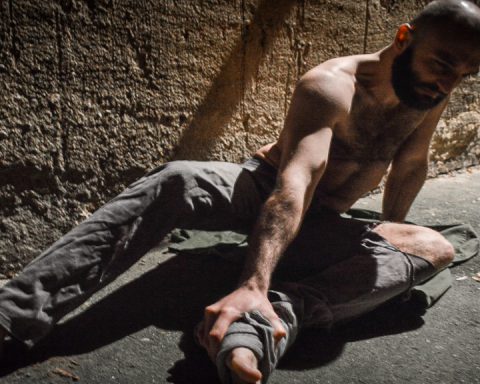 Felix Kerkhoff as Philoctetes. Image by Emily Wessel, courtesy of ETL.