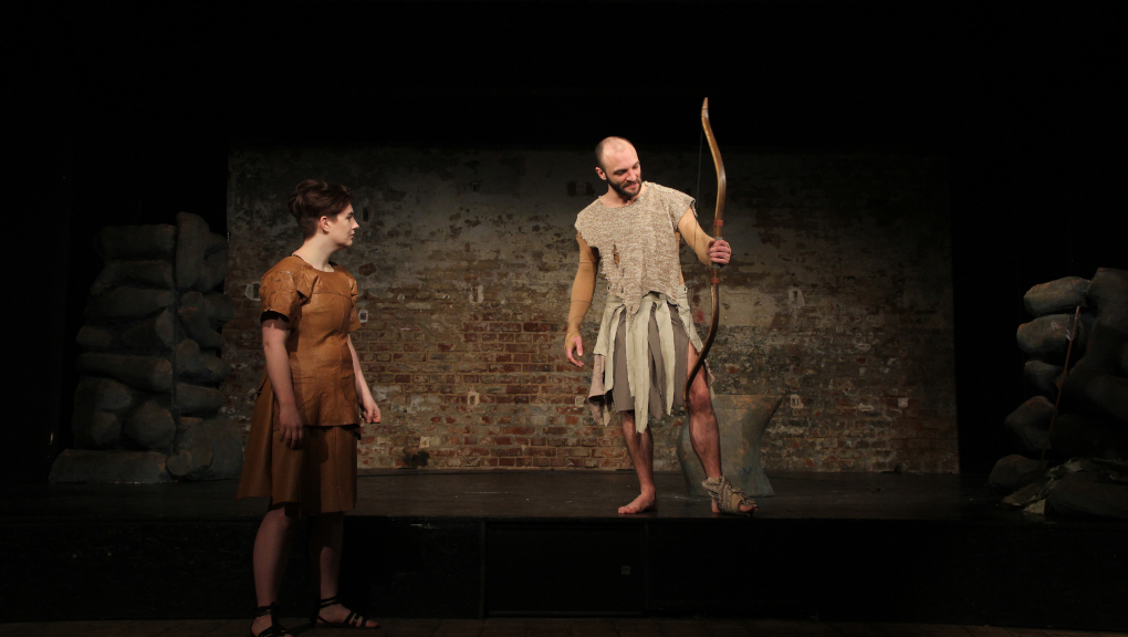Felix Kerkhoff as Philoctetes and Emily Wessel as Neoptolemus. All images by Shira Bitan, courtesy of ETL.