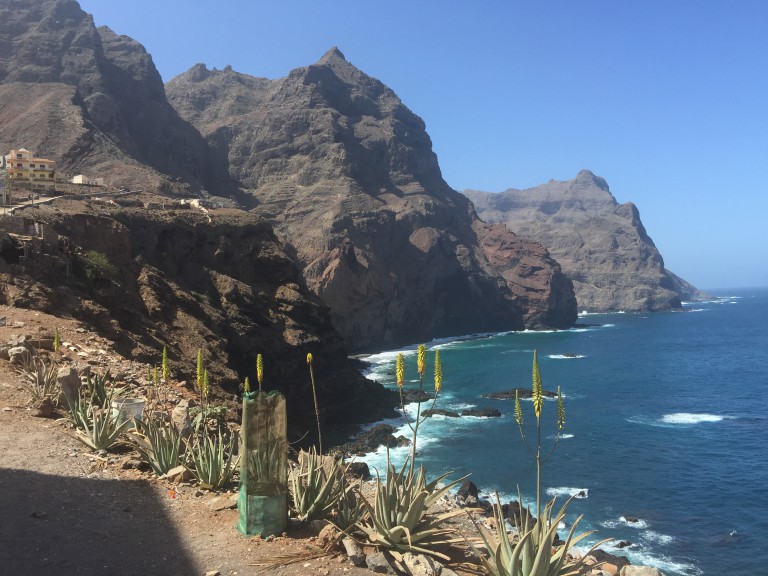 Cabo Verde / LeipGlo bends but does not break