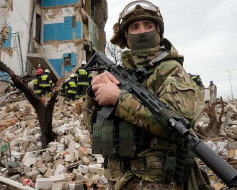 Ukrainian soldier with gun