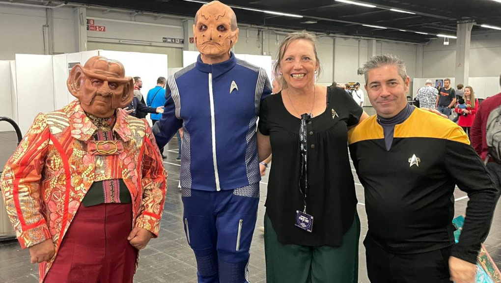 A Ferengi, Saru from Discovery and a Star fleet officer.
