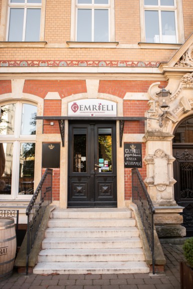 entrance to Gemrieli restaurant in Leipzig